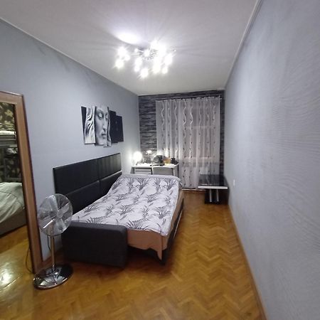 Apartament Venge -Cale Mieszkanie 46M2 Na Wylacznosc - Z Jedna Sypialnia I Jednym Sypialno-Salonem -3 Pietro Bez Windy- Rezerwacja Bez Karty Kredytowej-Klimatyzacja-Netflix-2 Lozeczka Dzieciece- Bezplatny Parking Publiczny Wrocław Eksteriør bilde