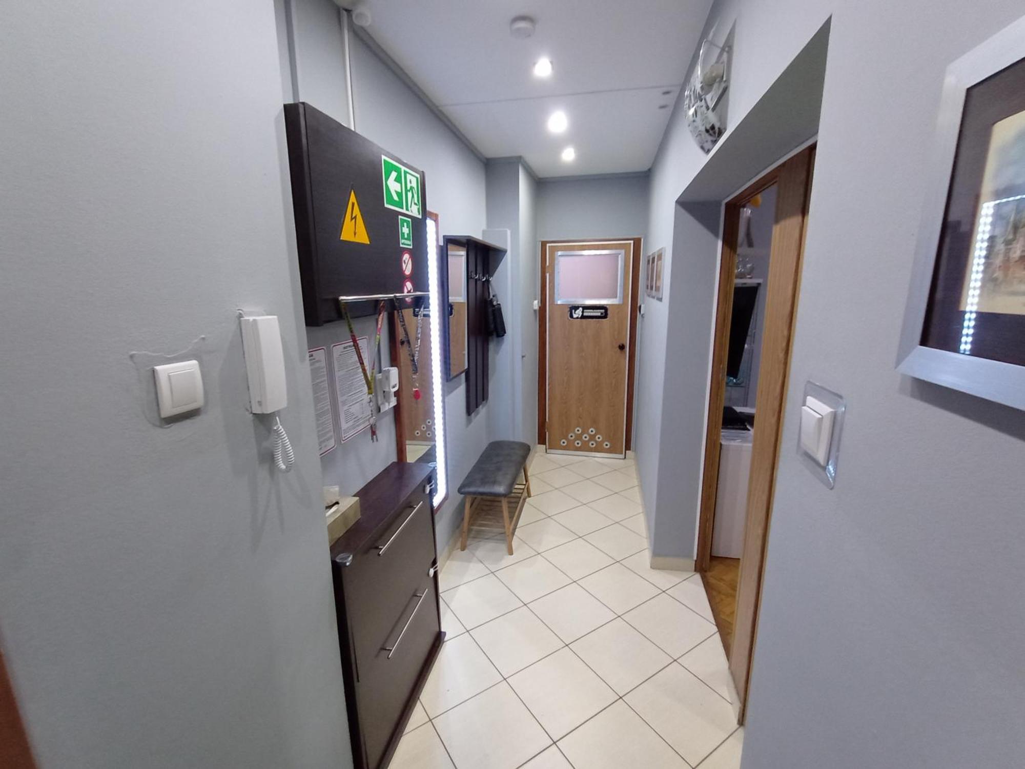 Apartament Venge -Cale Mieszkanie 46M2 Na Wylacznosc - Z Jedna Sypialnia I Jednym Sypialno-Salonem -3 Pietro Bez Windy- Rezerwacja Bez Karty Kredytowej-Klimatyzacja-Netflix-2 Lozeczka Dzieciece- Bezplatny Parking Publiczny Wrocław Eksteriør bilde