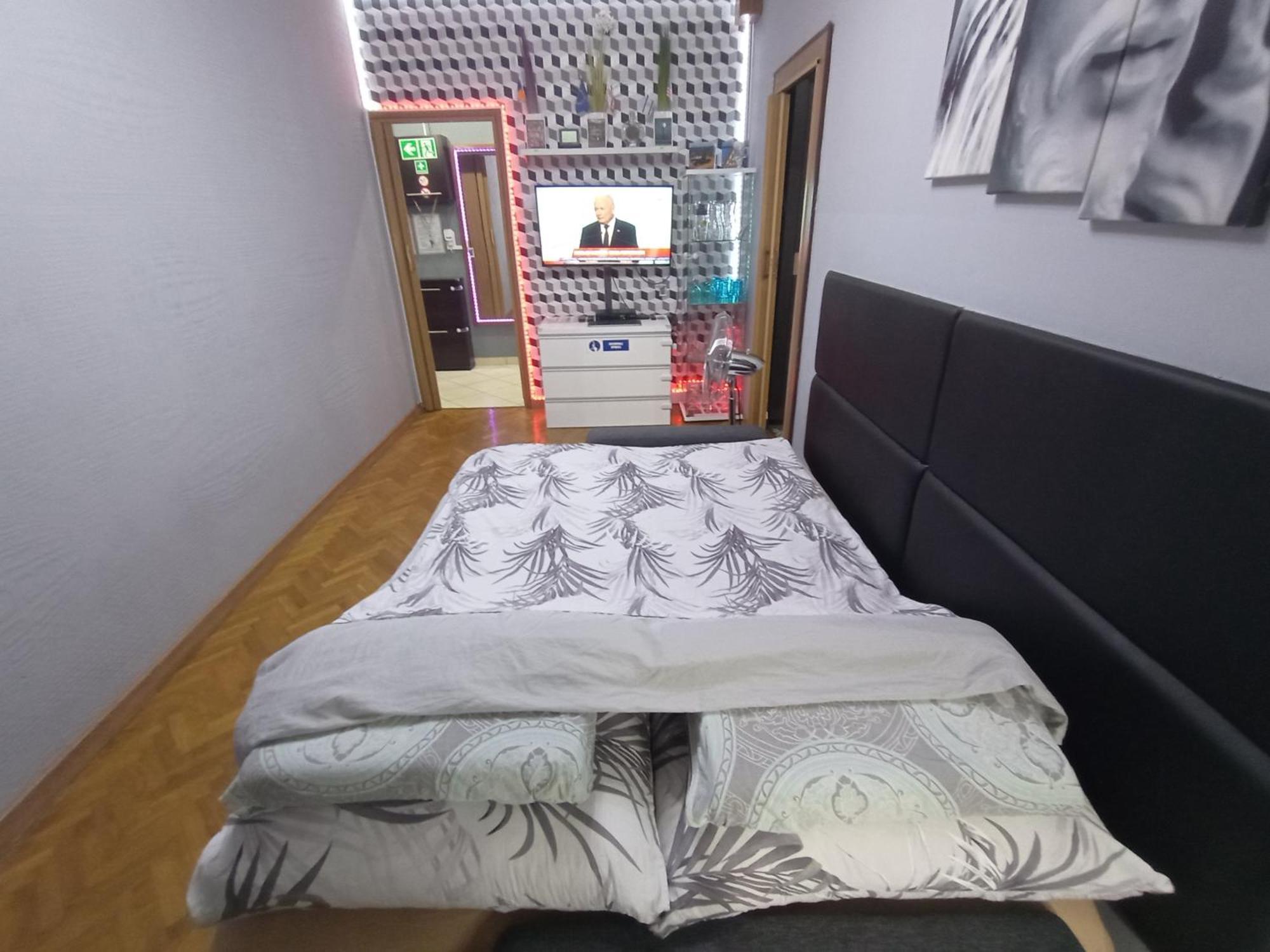 Apartament Venge -Cale Mieszkanie 46M2 Na Wylacznosc - Z Jedna Sypialnia I Jednym Sypialno-Salonem -3 Pietro Bez Windy- Rezerwacja Bez Karty Kredytowej-Klimatyzacja-Netflix-2 Lozeczka Dzieciece- Bezplatny Parking Publiczny Wrocław Eksteriør bilde